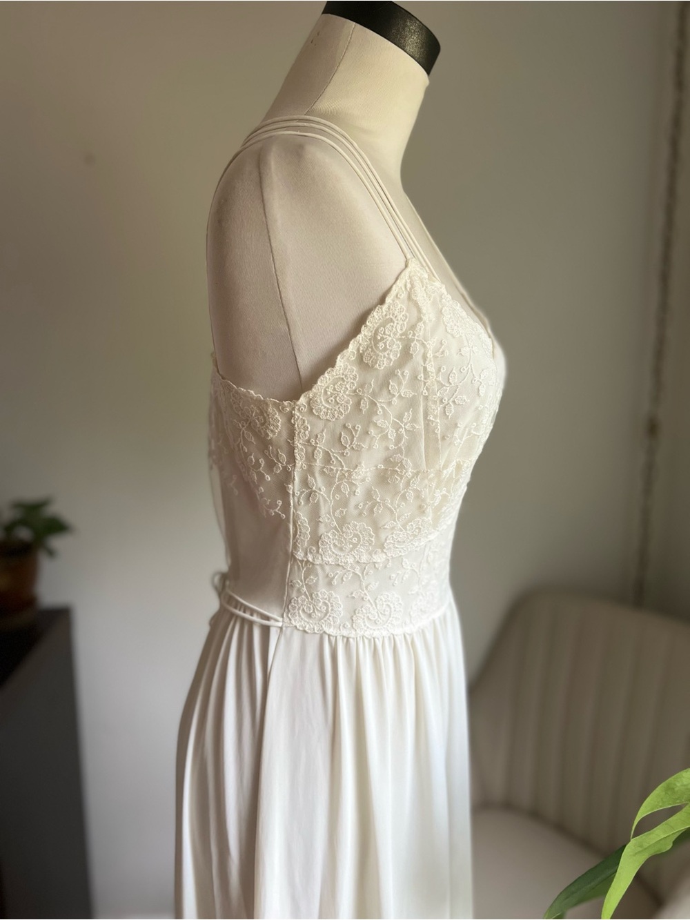1950s White Lace Nightgown / Slip Dress - Picture 11 of 14